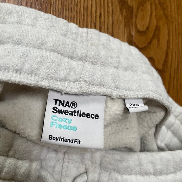 Aritzia TNA Shorts Sweatfleece COZY Boyfriend Fit Gray 2XS - Picture 4 of 4